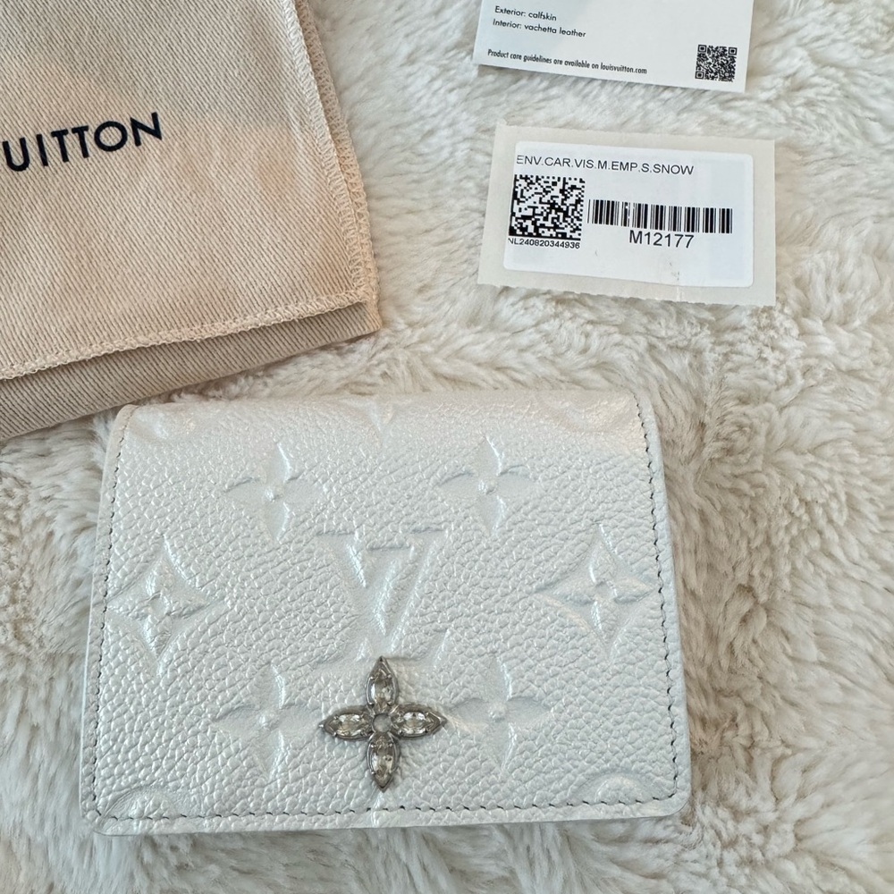 ✨ Authentic Louis Vuitton Cardholder – Limited Edition White Snow ✨